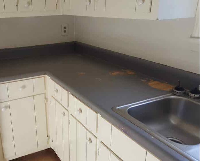 We reglaze (resurface) your old beat-up kitchen countertops, and make them look like new again! we are experts at kitchen countertop resurfacing...and you'll see why!