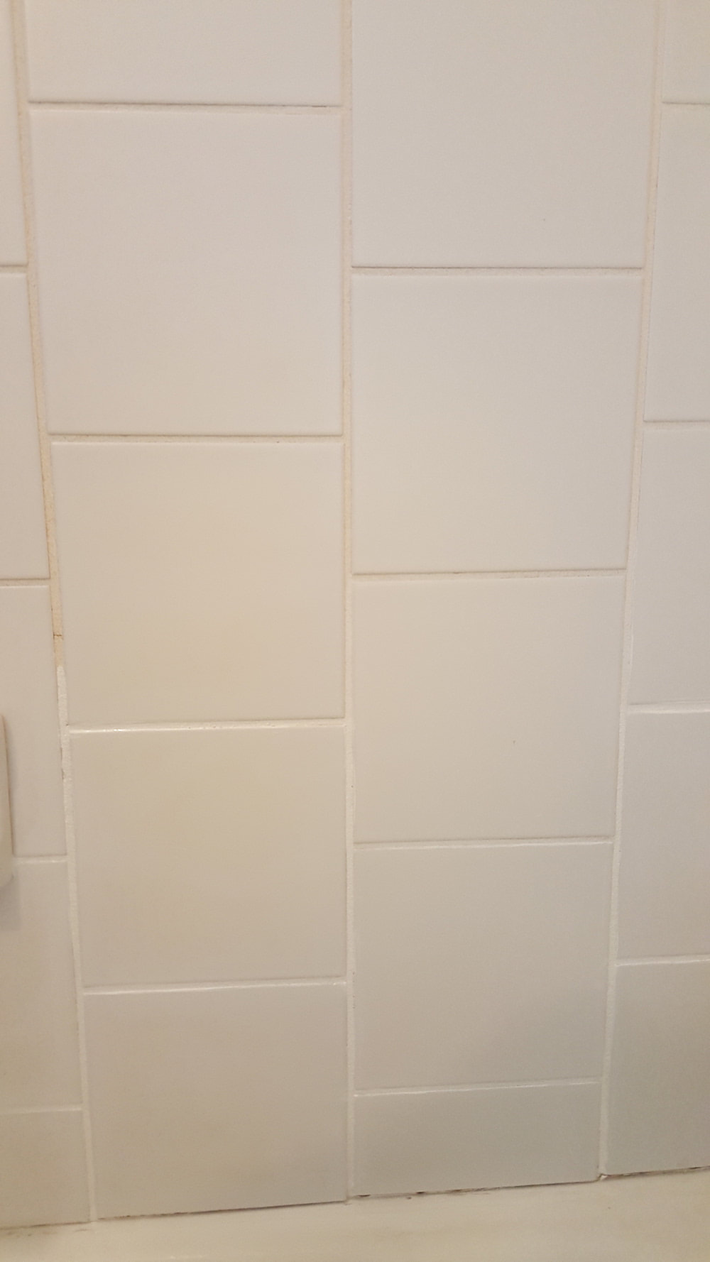 How to get ride of old worn-out grout? Call Encore Resurfacing, we will grint out the old grout, and regrout and recaulk your tiles and tub and kitchen